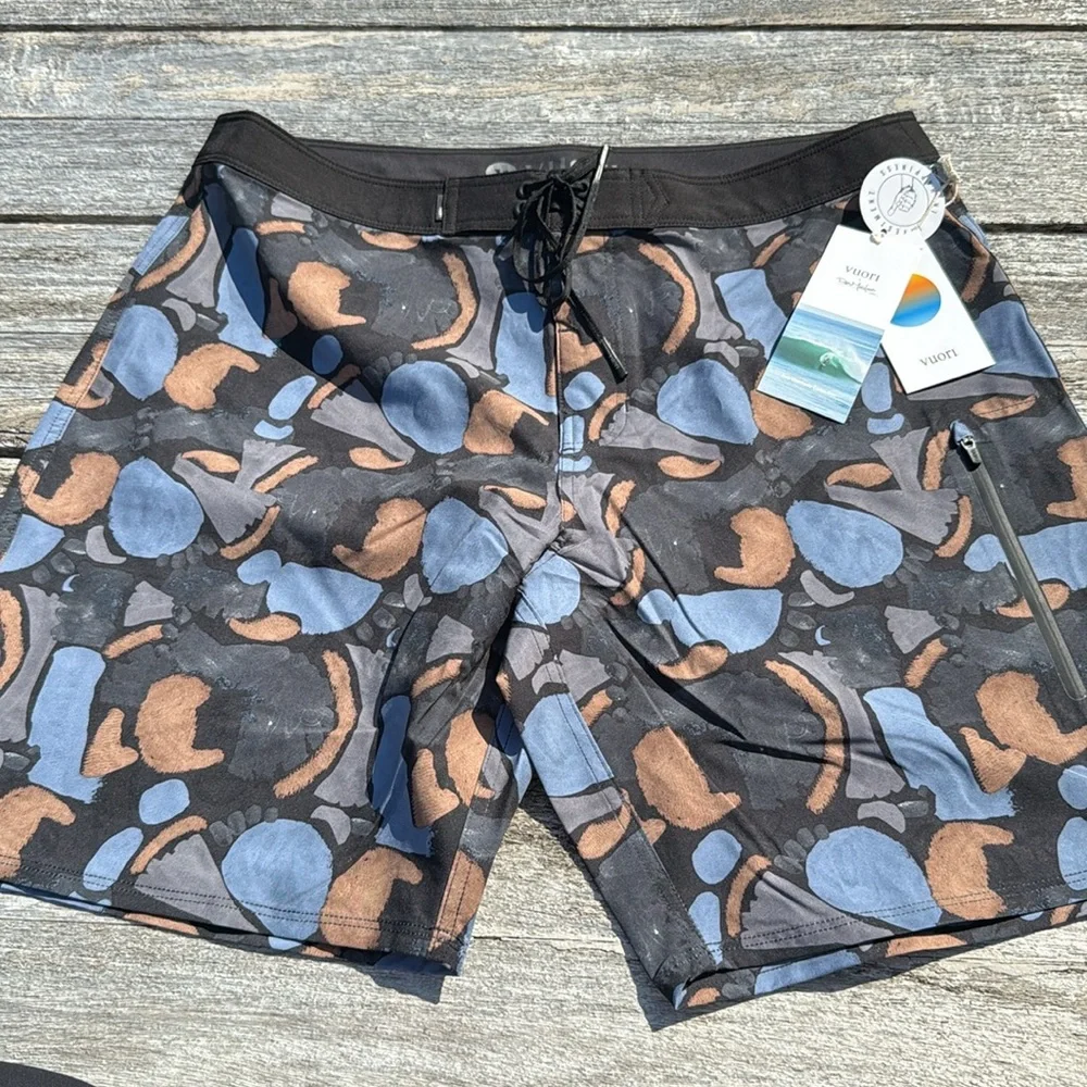 VUORI Infinity Boardshort CLOUD ABSTRACT MENS SIZE‎ 34 nwt swim trunks